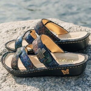 Alegria Sandals NWOT Victoriah Dynomite Women's Size 42 Vibrant Metallic Rainbow